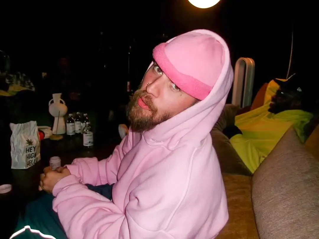 Does Justin Bieber Believe Thinking About Another Woman is Cheating?