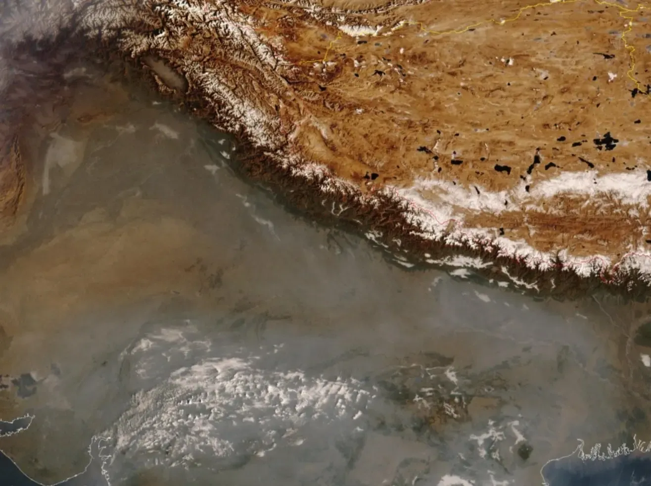 क्या ज्वालामुखी से निकली राख का बादल उत्तरी भारत से आगे बढ़ा है?