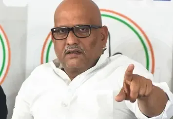 अजय राय ने राघव चड्ढा की स्थिति पर कड़ी प्रतिक्रिया दी: राजनीति में नया मोड़