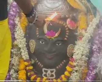 महाकालेश्वर उज्जैन: ज्येष्ठ अधिकमास त्रयोदशी पर राजा-स्वरूप में सजे बाबा महाकाल, भस्म आरती में उमड़ा श्रद्धालुओं का सैलाब