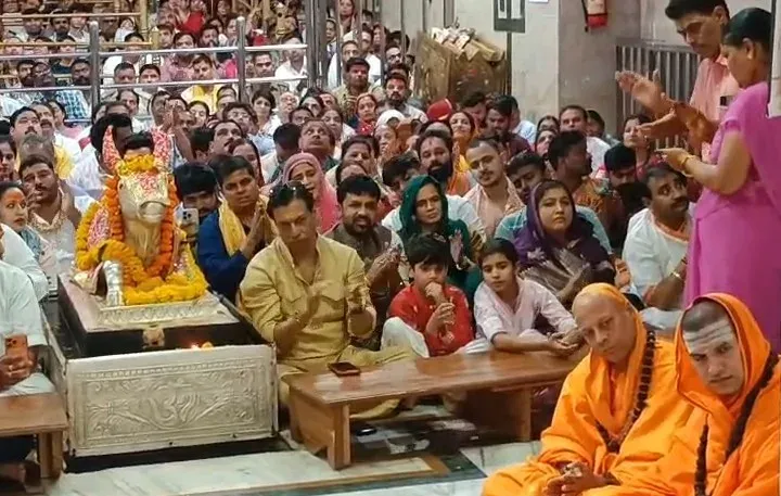 महाकाल भस्म आरती में मधुर भंडारकर, आरती सिंह और जय भानुशाली ने लिया बाबा का आशीर्वाद