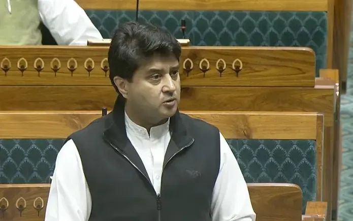 क्या ज्योतिरादित्य सिंधिया ने 'संचार साथी' पर उठे सवालों का सही जवाब दिया है?