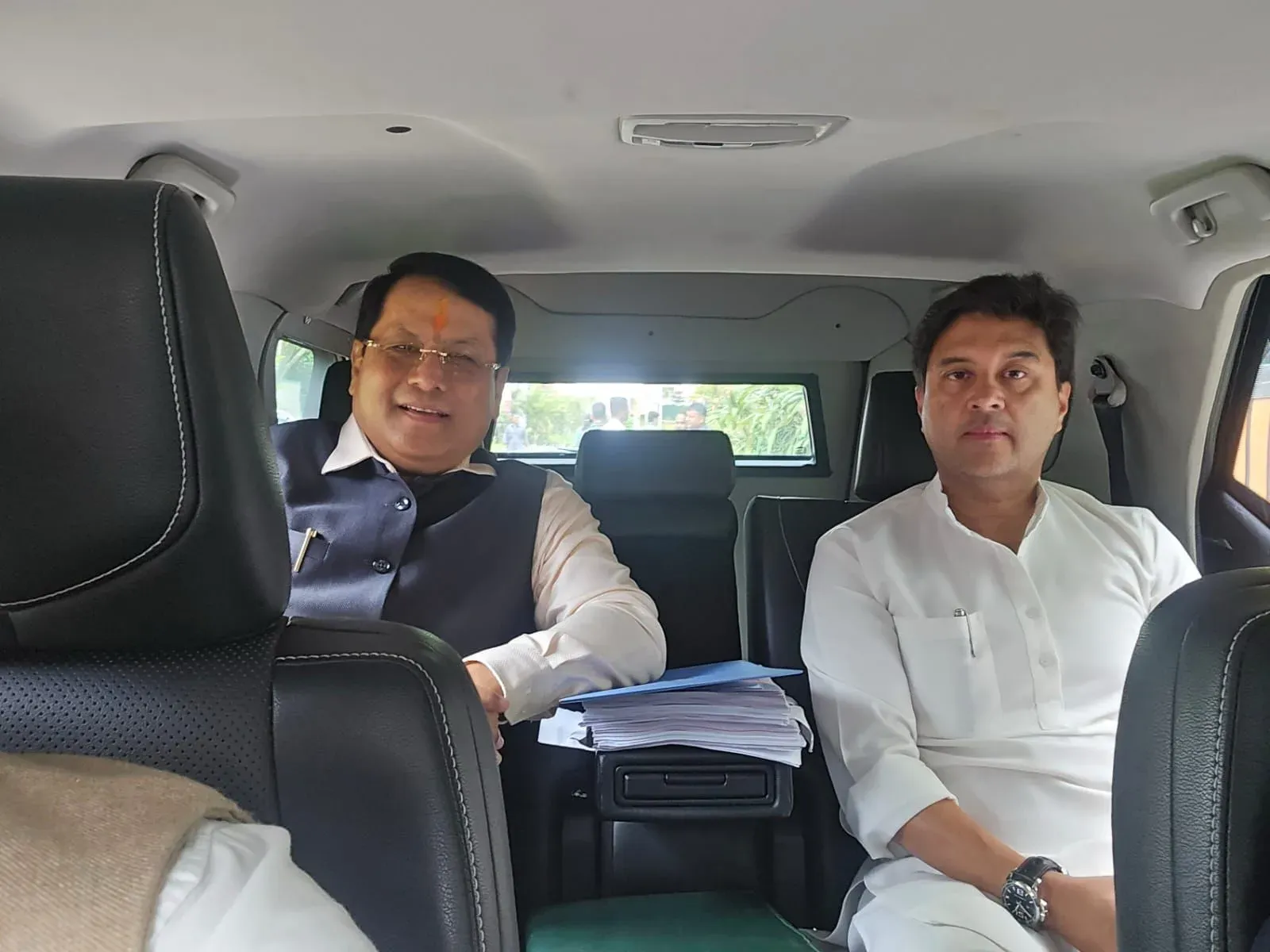 Scindia, Sonowal carpool to Cabinet meet in fuel-saving push