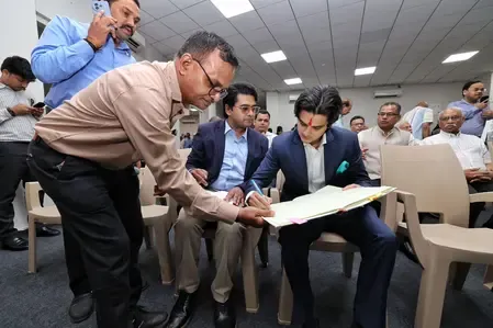 Did Jyotiraditya Scindia's son Mahanaryaman pray at Indore temple before taking charge of MPCA?