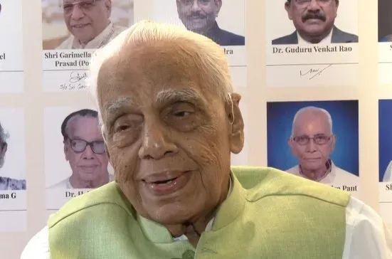 पद्म श्री डॉ. एचवी हांडे: '76 साल की प्रैक्टिस, अंतिम सांस तक सेवा जारी रहेगी'