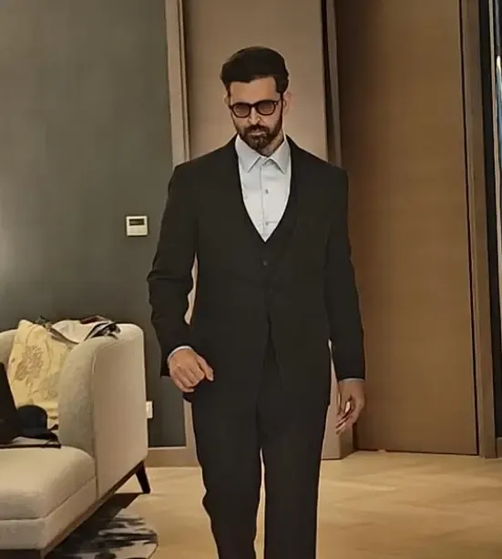 क्या कभी दो शब्द बोलने में भी कतराते थे ऋतिक रोशन? आज बॉलीवुड के हैं 'ग्रीक गॉड'