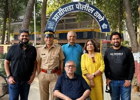 क्या इंस्पेक्टर मधुकर जेंडे से मिले पर्दे के हीरो मनोज बाजपेयी? ओम राउत ने साझा की यादगार तस्वीरें