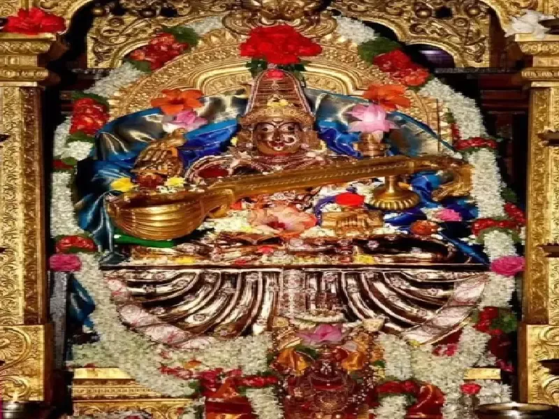 क्या देवी सरस्वती का अद्भुत शृंगार और 'अक्षर अभ्यासम' दक्षिण भारत के मंदिरों में बसंत पंचमी पर मनाया जाता है?