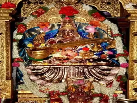 कहीं देवी सरस्वती का अद्भुत शृंगार तो कहीं 'अक्षर अभ्यासम', दक्षिण भारत के इन मंदिरों में ऐसे मनाई जाती है बसंत पंचमी 