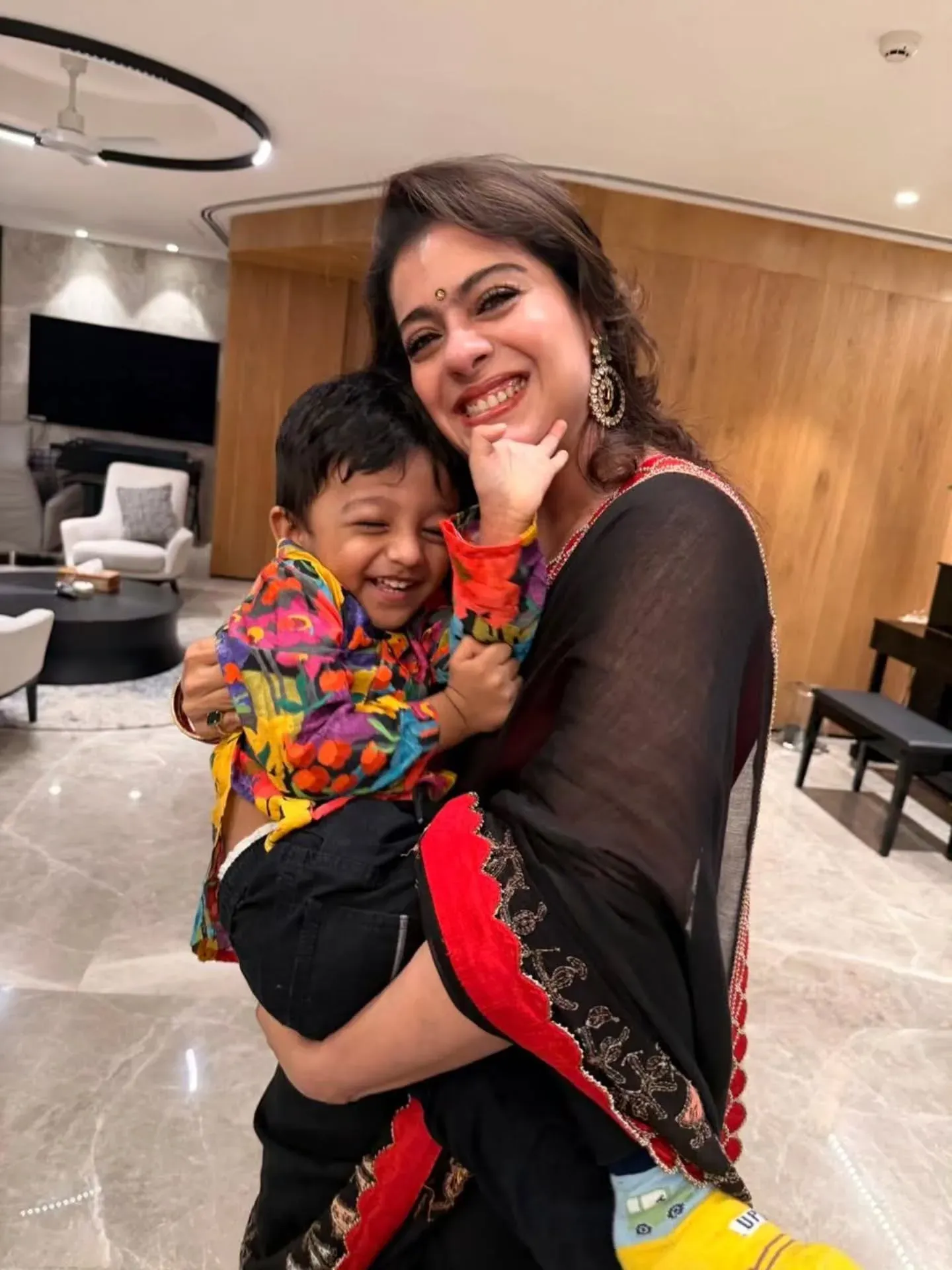 Kajol plays with Ishita Dutta & Vatsal Sheth's son Vaayu