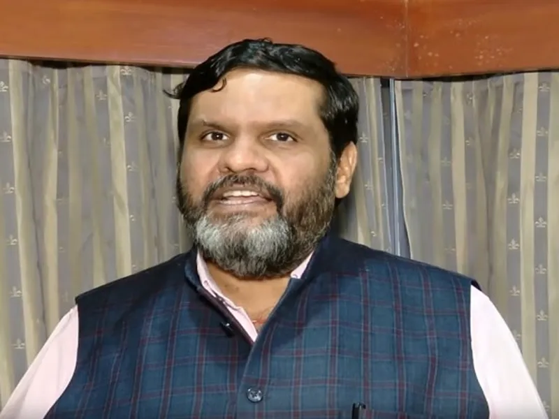 BJP's Gourav Vallabh Suggests Kamal Nath Tutor Rahul Gandhi Amid LPG Shortage Dispute