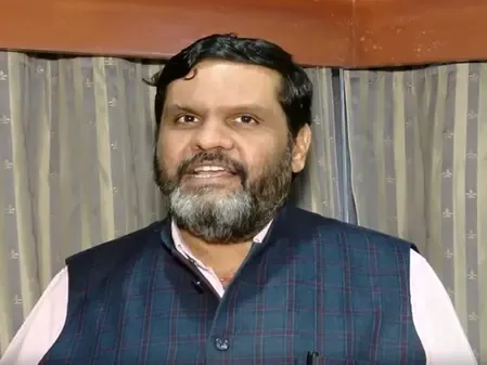 BJP's Gourav Vallabh Suggests Kamal Nath Tutor Rahul Gandhi Amid LPG Shortage Dispute