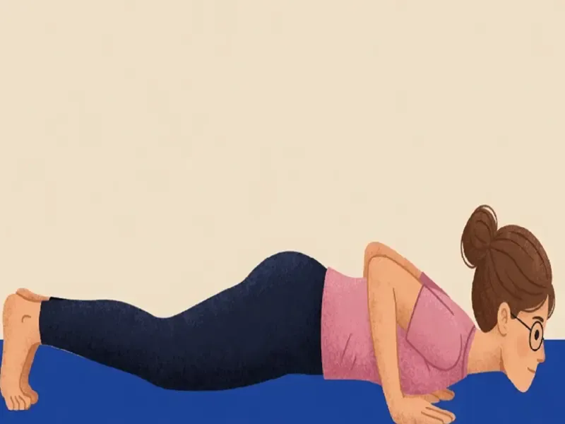 अष्टांग नमस्कारासन: कंधों और पीठ की मांसपेशियों को लचीला बनाने का सही तरीका जानें