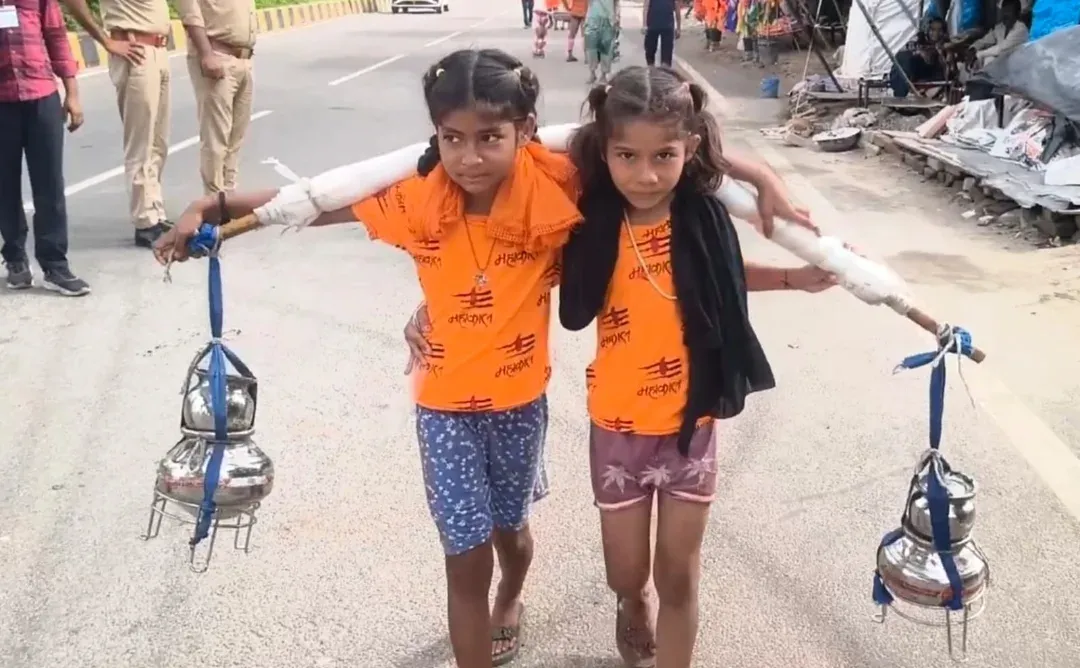 मेरठ की नन्ही बहनें महक-अनन्या की कांवड़ यात्रा: हरिद्वार से पैदल चलकर मम्मी-पापा के लिए जलाभिषेक