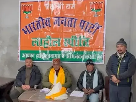 सांसद कंगना रनौत और भाजपा नेता रवि ठाकुर ने ग्रामीणों को 'विकसित भारत-जी राम जी योजना' से कराया अवगत 