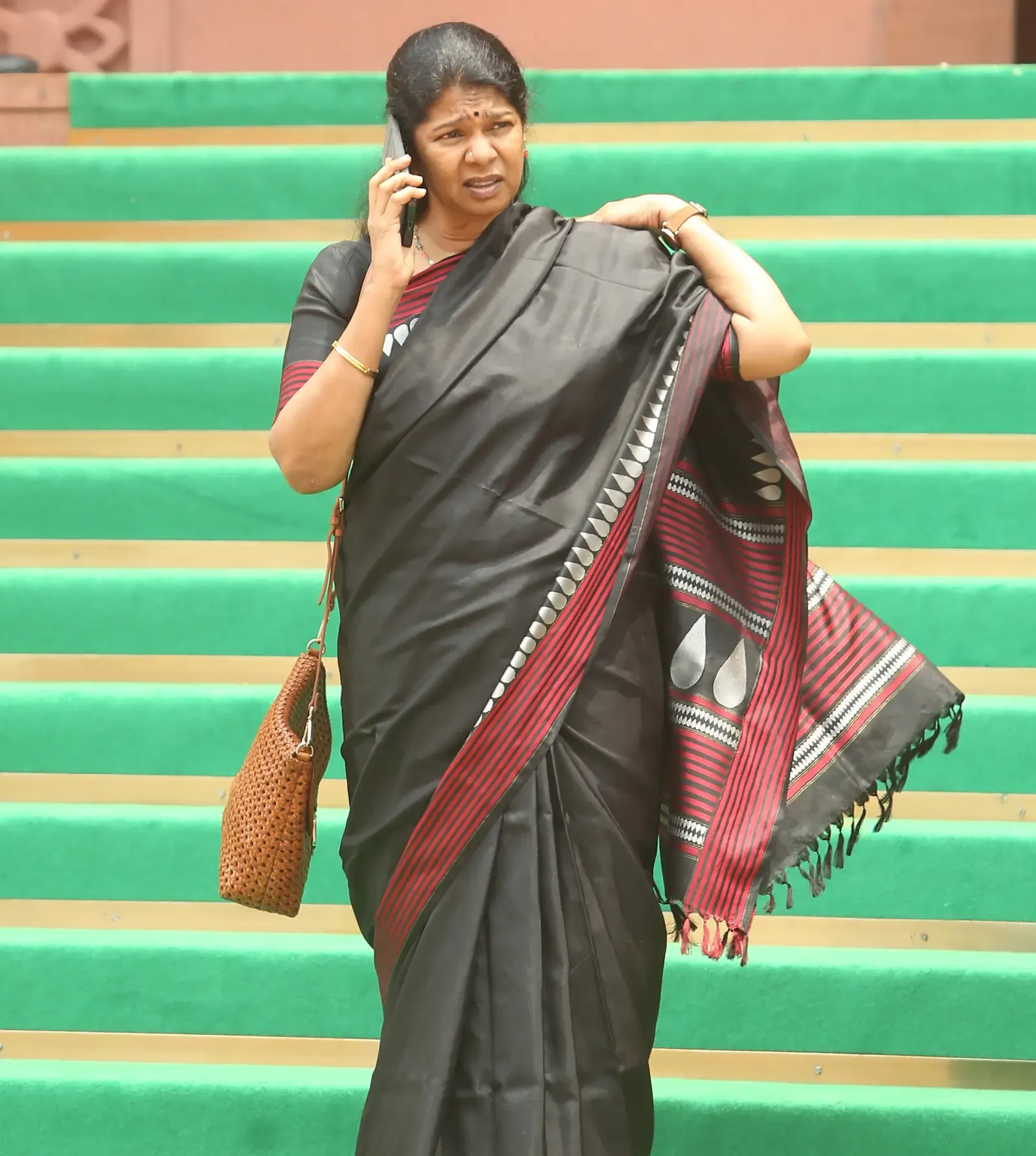 Kanimozhi meets Thackeray, Pawar as DMK eyes regional front beyond BJP and Congress