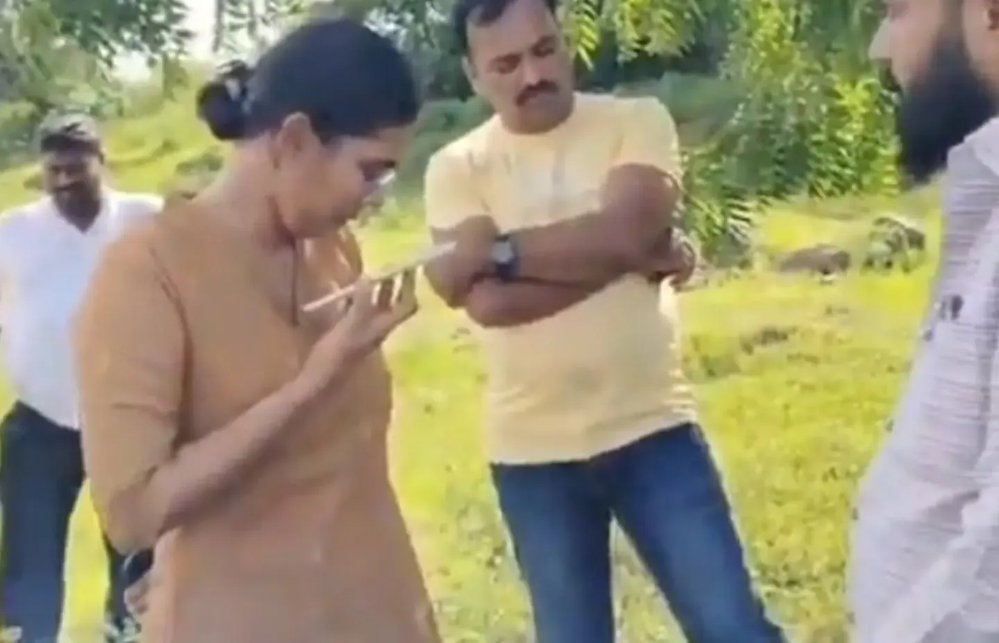 क्या कानून में दखल नहीं, शांति बनाए रखना था उद्देश्य? महिला अधिकारी से बहस वाले वीडियो पर <b>अजित पवार</b> की सफाई