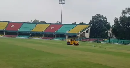 कानपुर: ऑस्ट्रेलिया 'ए' और भारत 'ए' के बीच वनडे सीरीज के लिए ग्रीन पार्क स्टेडियम में तैयारियां शुरू 