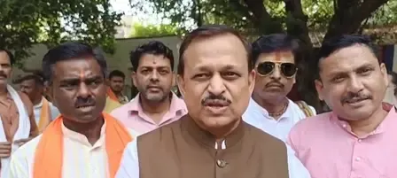 कानपुर : कानून-व्यवस्था और नशा मुक्ति के लिए पुलिस और जनप्रतिनिधियों की बैठक