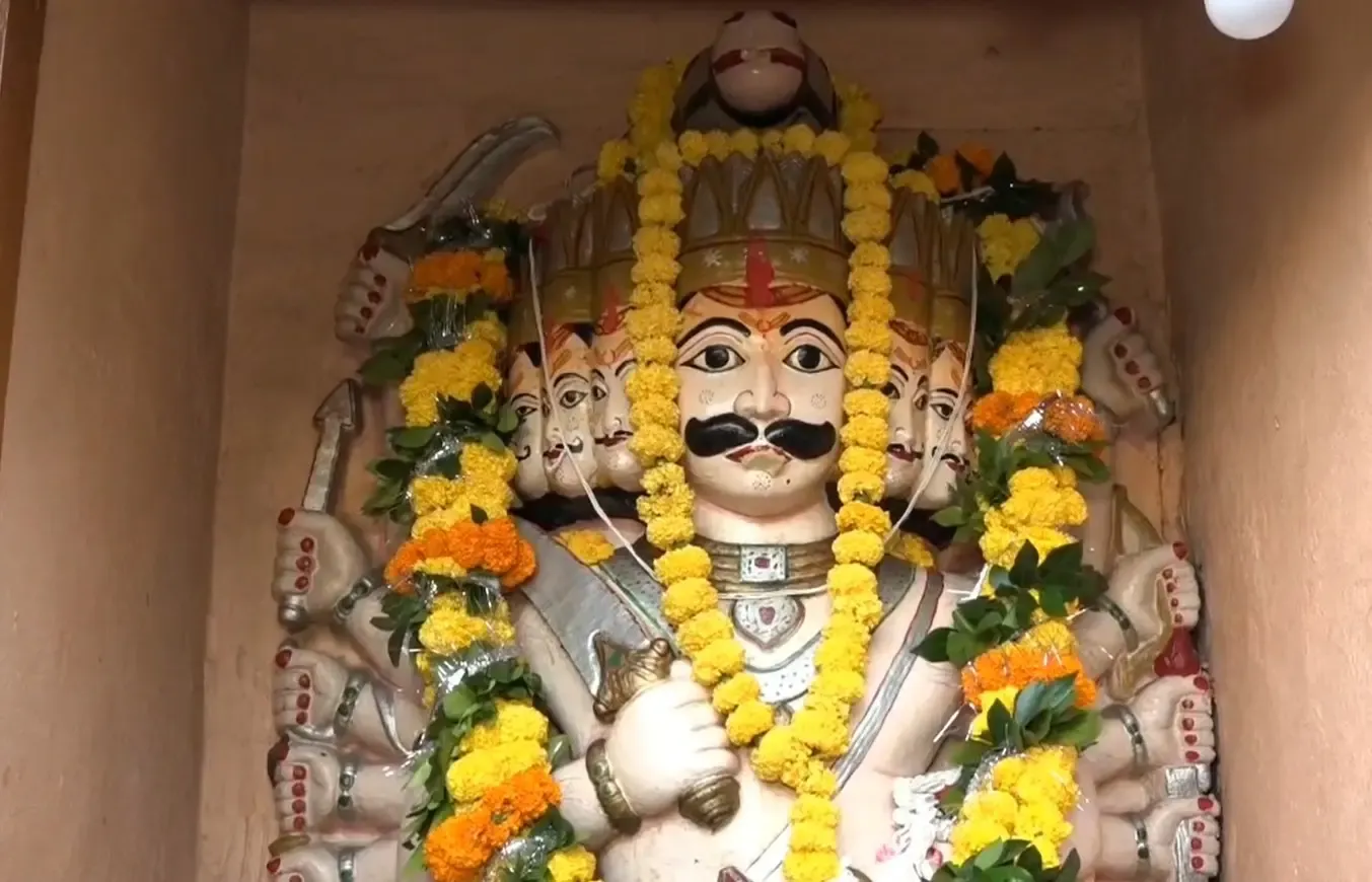 कानपुर के दशानन मंदिर में दशहरे पर होती है रावण की पूजा, साल में सिर्फ एक दिन खुलते हैं कपाट