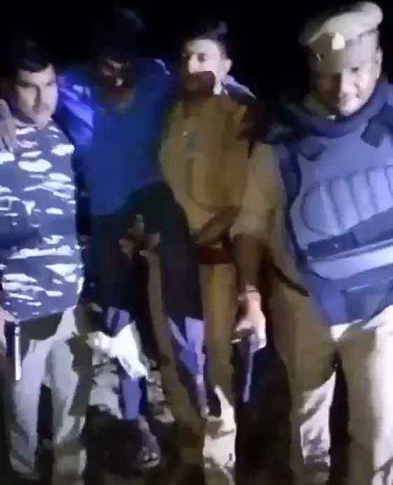 कानपुर के घाटमपुर में तार चोर गिरोह से पुलिस मुठभेड़, आरोपी पवन पैर में गोली लगने से घायल