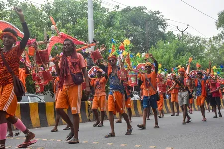 कांवड़ यात्रा: गौतमबुद्ध नगर में 2500 पुलिसकर्मी संभालेंगे सुरक्षा की कमान, 3000 कैमरों और ड्रोन से होगी निगरानी