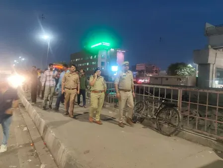 कांवड़ यात्रा 2025: नोएडा पुलिस ने सेक्टर-63 में फुट पेट्रोलिंग कर सुरक्षा व्यवस्था का निरीक्षण किया