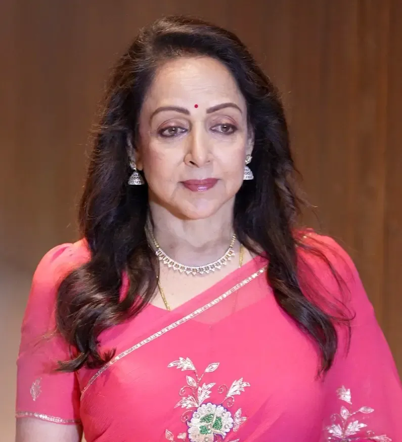 Kareena Kapoor, Hema Malini, Anil Kapoor lead Bollywood Dussehra 2026 wishes
