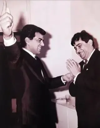 Did Kareena Kapoor Honor Dharmendra and Raj Kapoor with a Throwback?