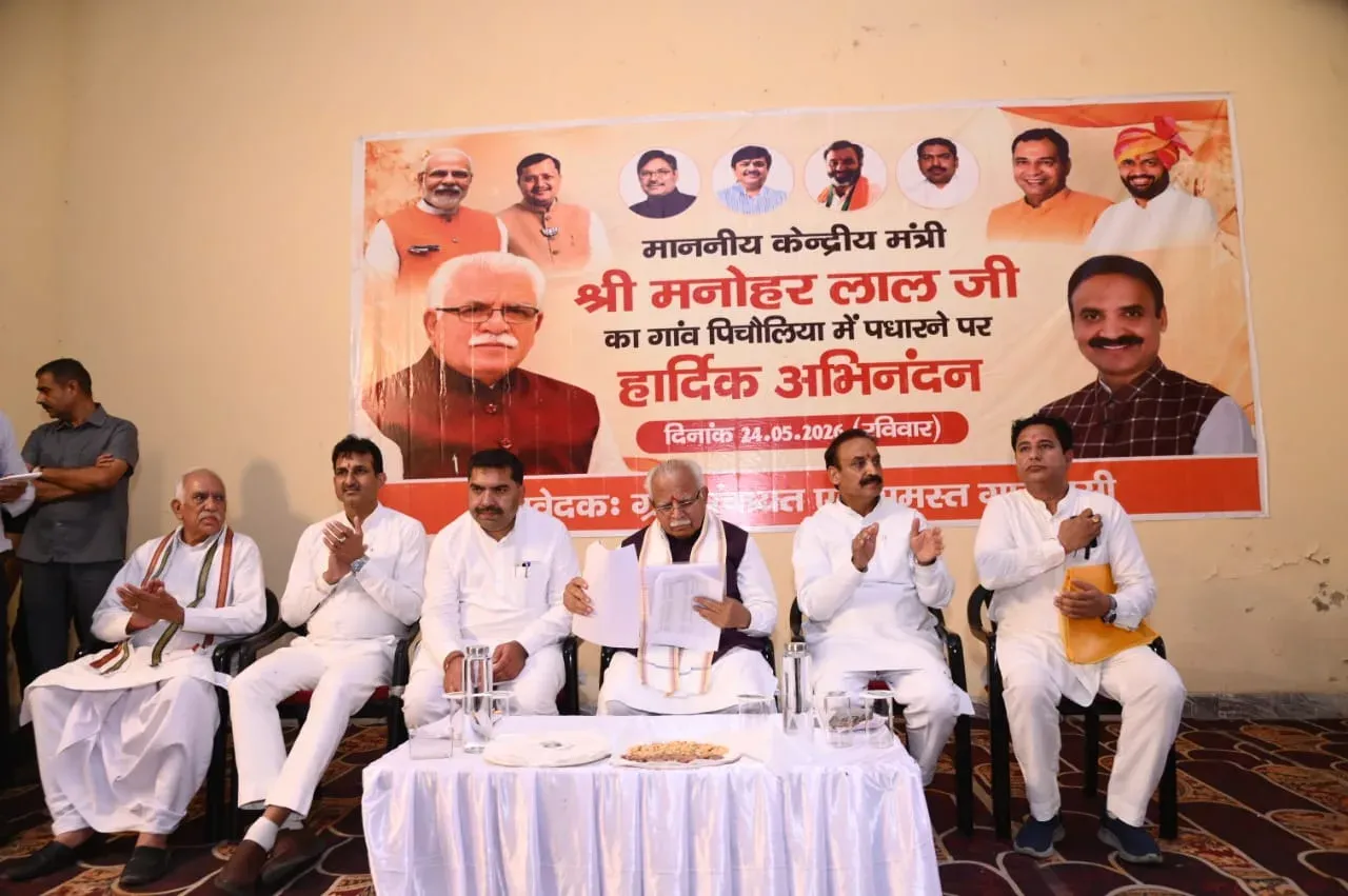 करनाल दौरे पर मनोहर लाल ने ग्रामीणों की समस्याएं सुनीं, अधिकारियों को त्वरित समाधान के निर्देश