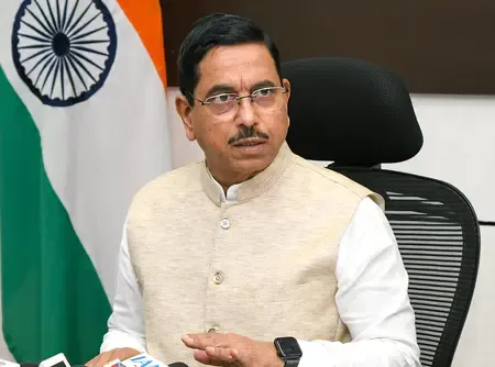 कर्नाटक: गन्ना किसानों की स्थिति पर केंद्रीय मंत्री प्रह्लाद जोशी ने जताई चिंता, राज्य सरकार पर लगाए गंभीर आरोप
