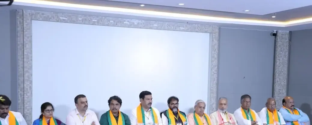 Why is Karnataka BJP Encouraging Citizens to Identify as 'Hindu' in the Caste Census?