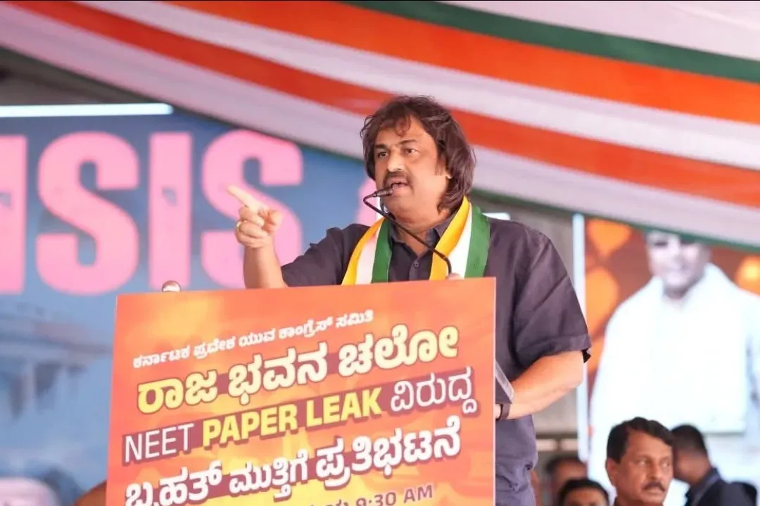 Karnataka Education Minister Bangarappa slams BJP saffron shawl campaign in schools