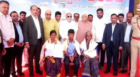 What Special Reward Did Karnataka Government Announce for the Gadag Family Who Found Gold?