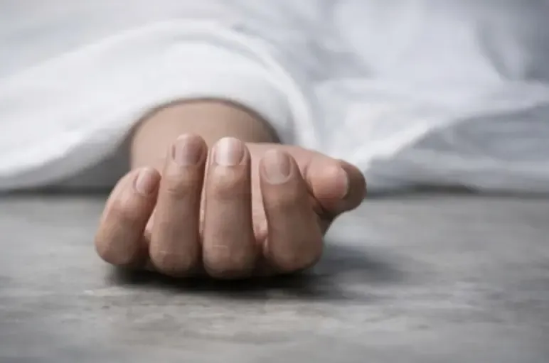 मोबाइल छिनते ही 14 साल के बेटे ने की खुदकुशी, हुबली पुलिस ने माता-पिता को दी चेतावनी