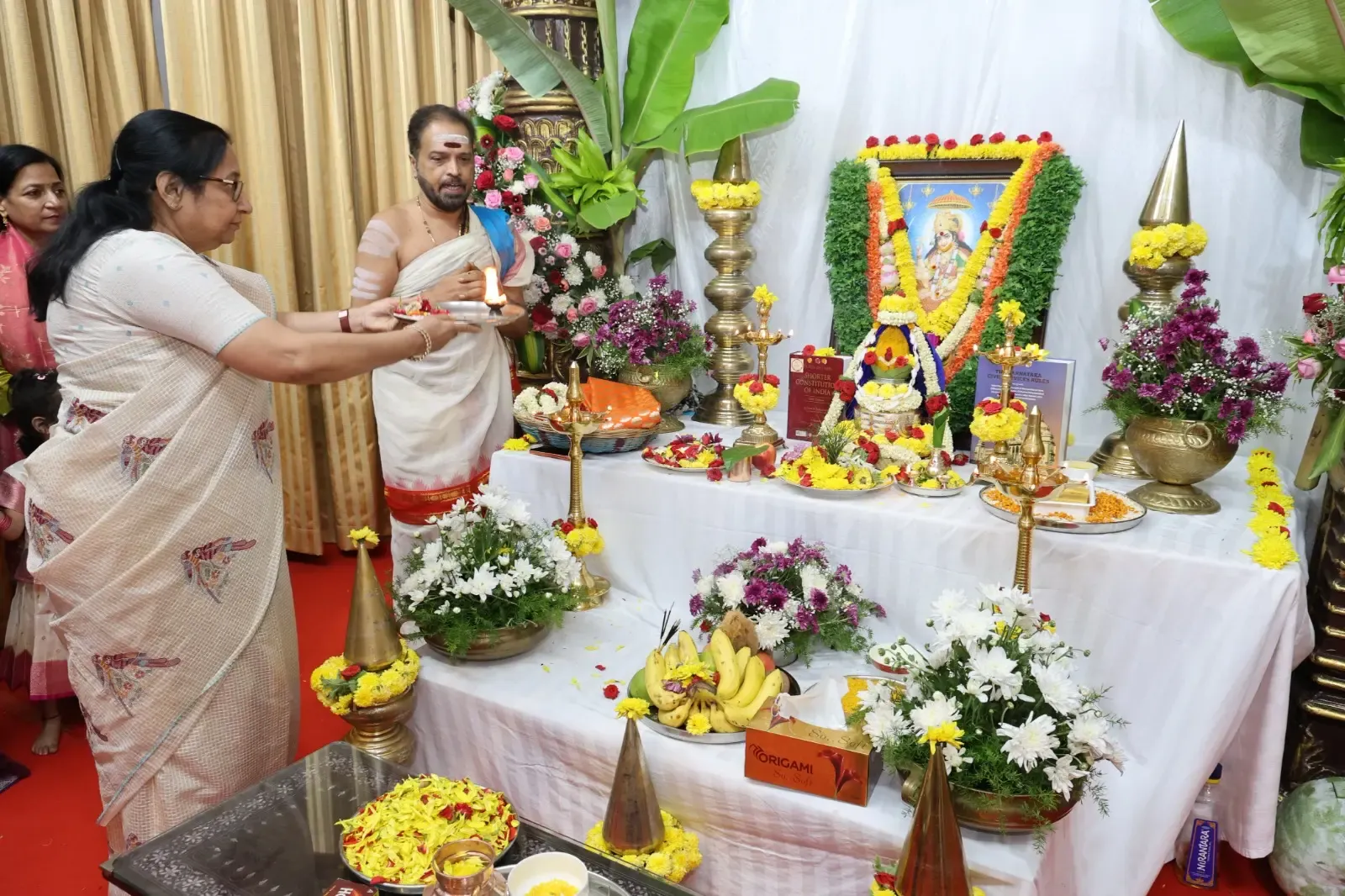 कर्नाटक राज्यपाल डॉ. सुधा यादव ने बेंगलुरु में की आयुध पूजा, विजयादशमी पर दीं शुभकामनाएँ