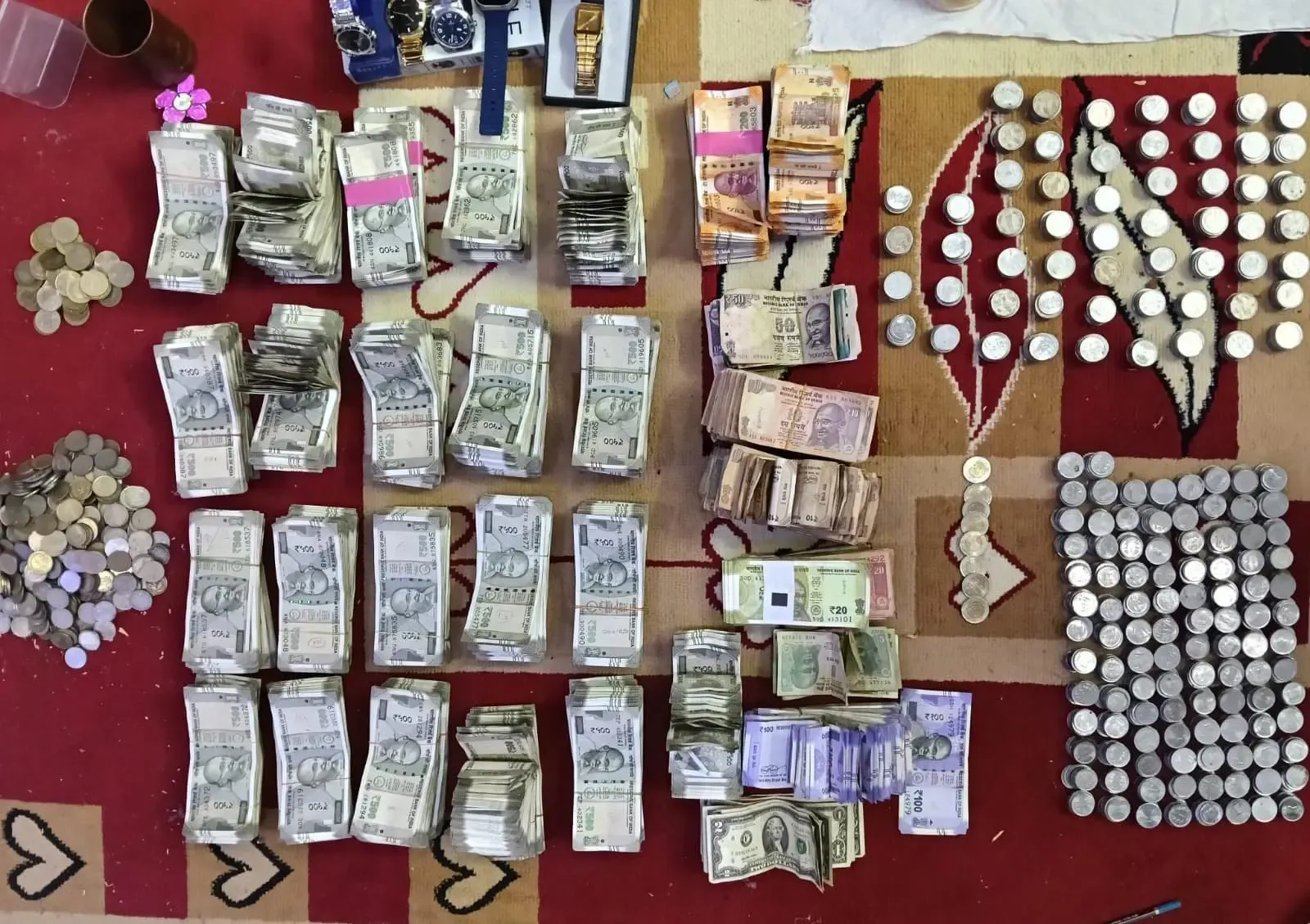 कर्नाटक में लोकायुक्त की छापेमारी: मंगलुरु और बेल्लारी में संपत्ति की जांच