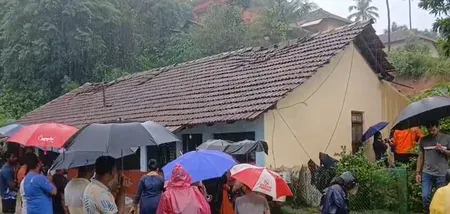 मंगलुरु में भारी बारिश के दौरान मलबे में दबा मकान, दो बच्चियों समेत तीन की मौत; तीन घायल