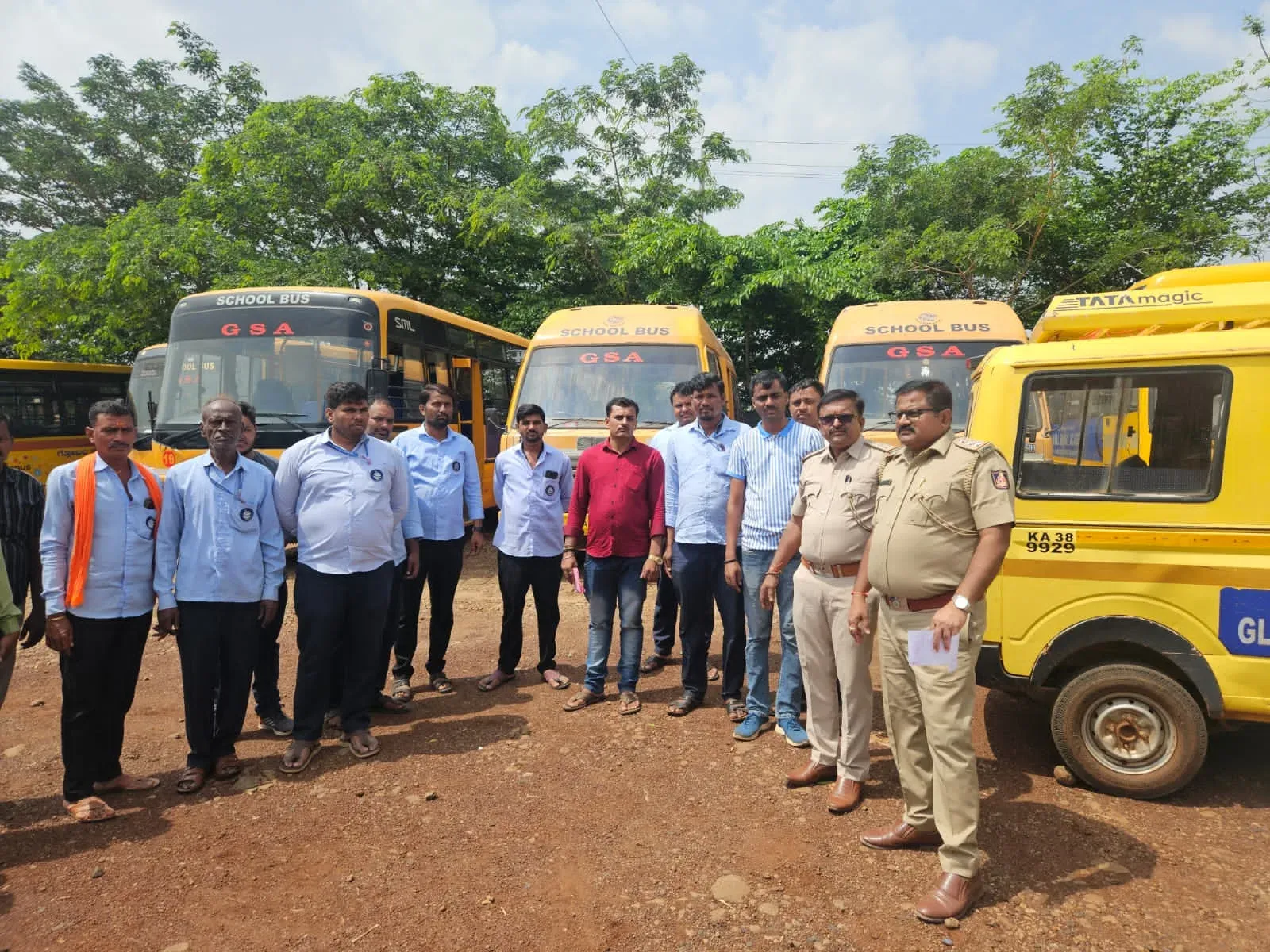 बीदर में आरटीओ की स्कूल वाहनों पर सख्त कार्रवाई: 20 गाड़ियाँ जब्त, ₹8 लाख से अधिक जुर्माना