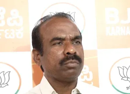 कर्नाटक BJP की 1 सितंबर से पदयात्रा: जमीन अधिग्रहण, गृहलक्ष्मी घोटाले और KPSC भ्रष्टाचार पर कांग्रेस सरकार घिरी