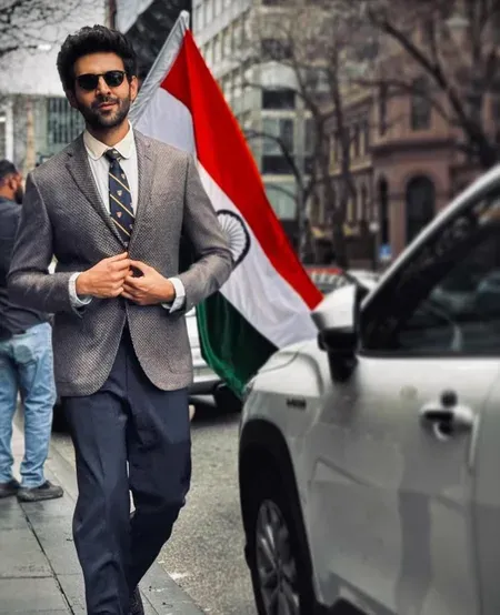Kartik Aaryan flies to London for 'Captain India' shoot with Shimit Amin