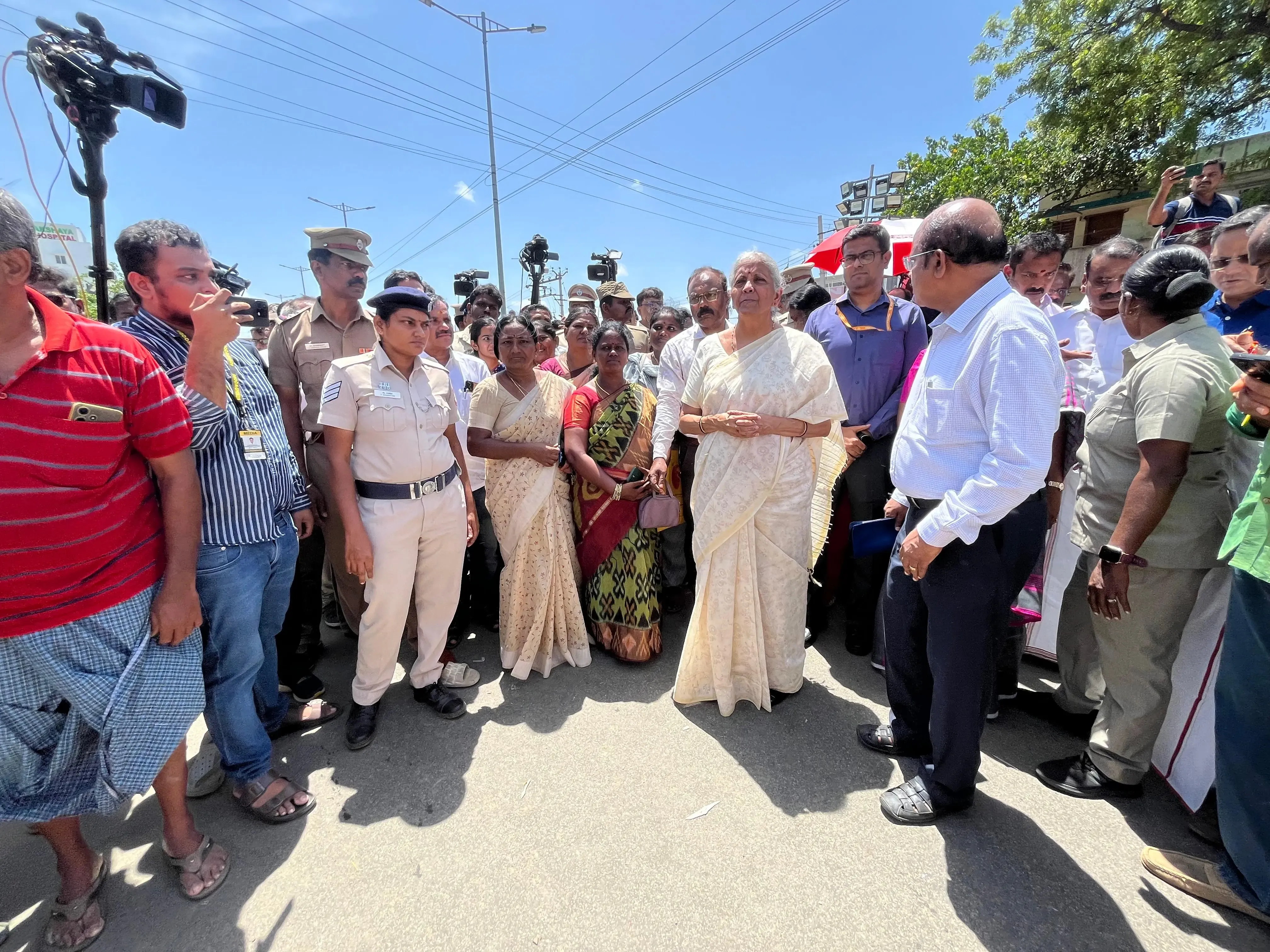 क्या केंद्रीय वित्त मंत्री ने करूर में भगदड़ के बाद घटनास्थल का दौरा किया?