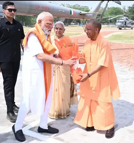 PM मोदी का काशी दौरा: ₹6,332 करोड़ की 163 परियोजनाओं का लोकार्पण, महिला सम्मेलन में ऐतिहासिक जुटान