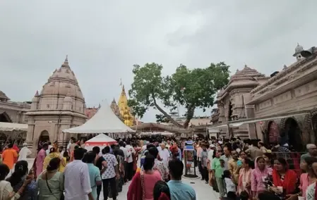काशी विश्वनाथ धाम में प्लास्टिक पर प्रतिबंध, दुकानदारों और श्रद्धालुओं ने किया स्वागत 