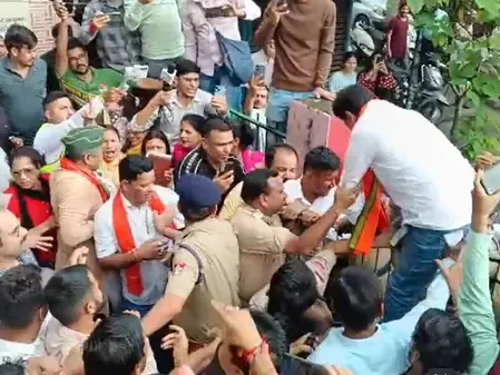 कशिश हत्याकांड में सुप्रीम कोर्ट के फैसले के बाद हल्द्वानी में बवाल, सड़कों पर उतरे गुस्साए लोग