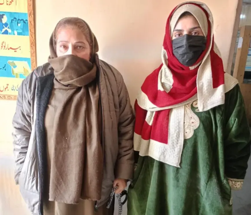 क्या कश्मीर की एंटी नारकोटिक्स टास्क फोर्स ने फरार महिला तस्कर को गिरफ्तार किया?