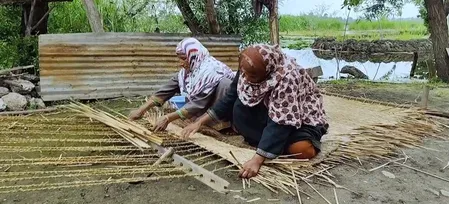Kashmir's Vaghu mat revival: PM Modi hails Srinagar artisans on Mann Ki Baat