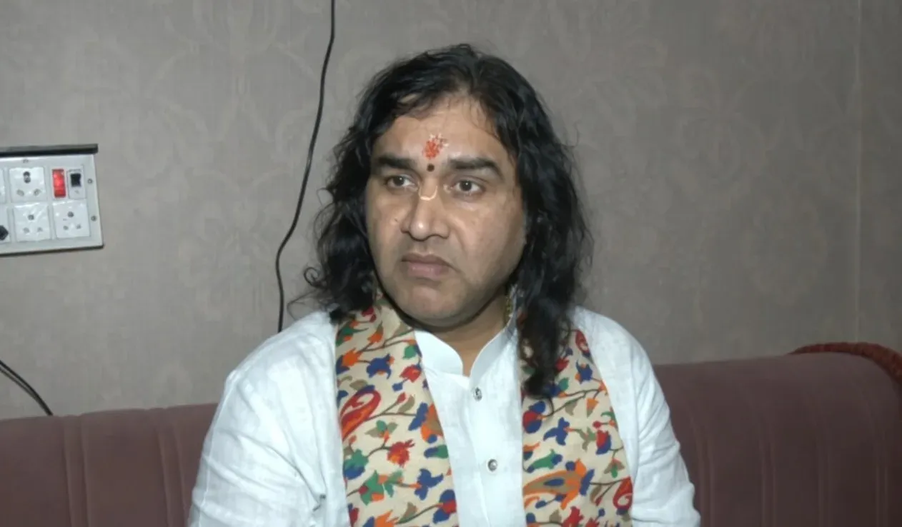 देवकीनंदन ठाकुर की माँग: मंदिरों के लिए 'सनातन बोर्ड' बने, रात के विवाह पर पुनर्विचार करे समाज