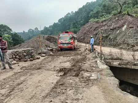 कठुआ में आपदा के बाद बीआरओ की त्वरित कार्रवाई: पेडू नाला मार्ग बहाल, वाहनों की आवाजाही शुरू