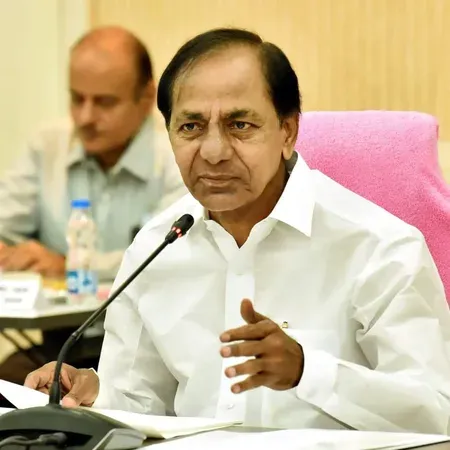 केसीआर ने यशोदा अस्पताल पहुंचकर वरिष्ठ नेता सुदर्शन रेड्डी का जाना हालचाल